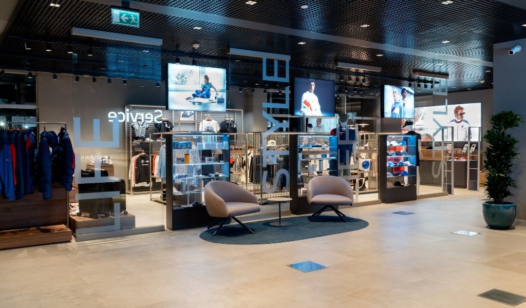 BMW Showroom Image 20