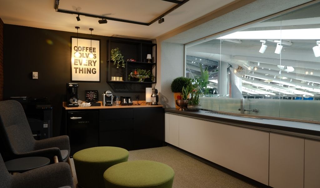 BMW Showroom Image 6